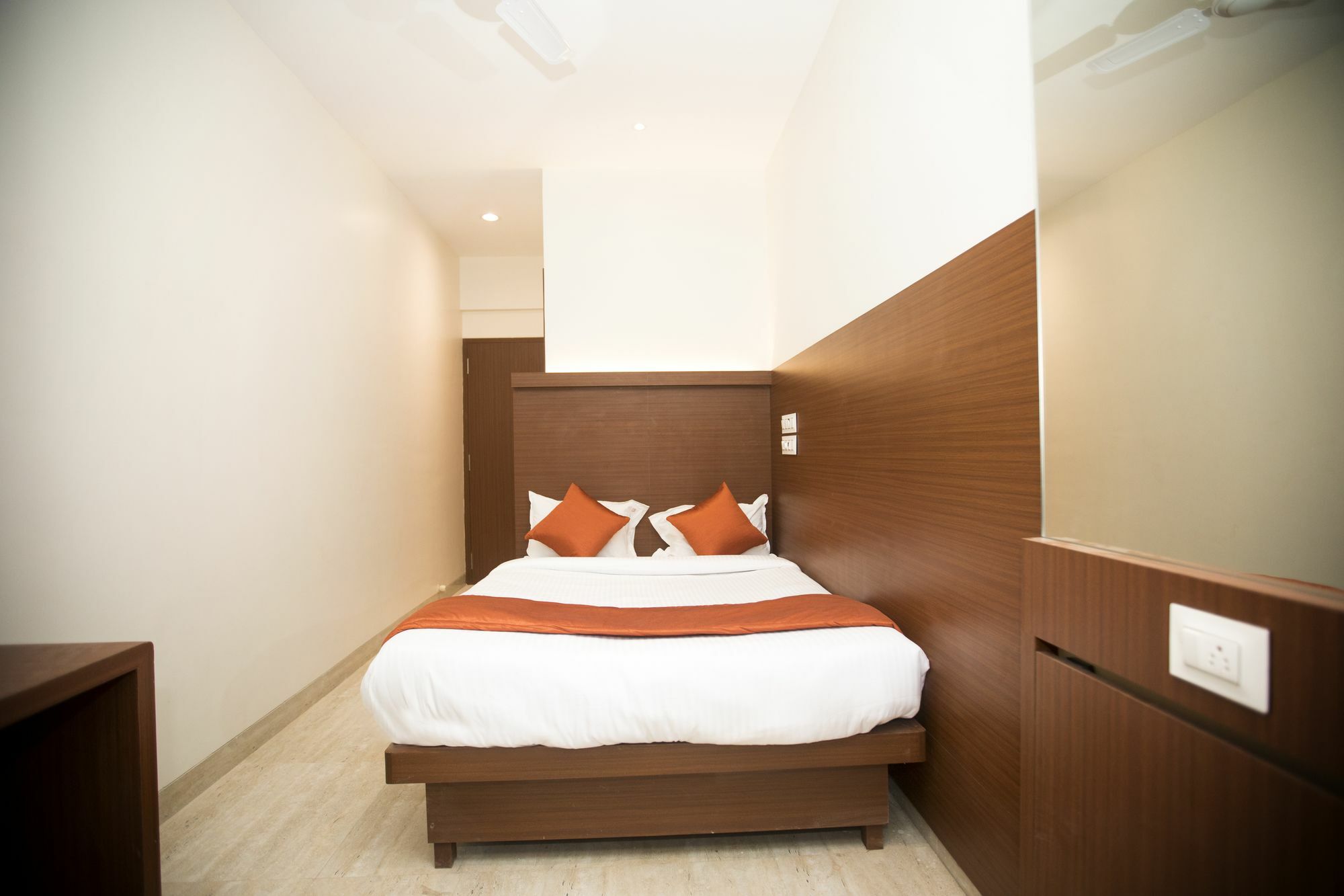 Hotel Spring Inn Bombay Extérieur photo